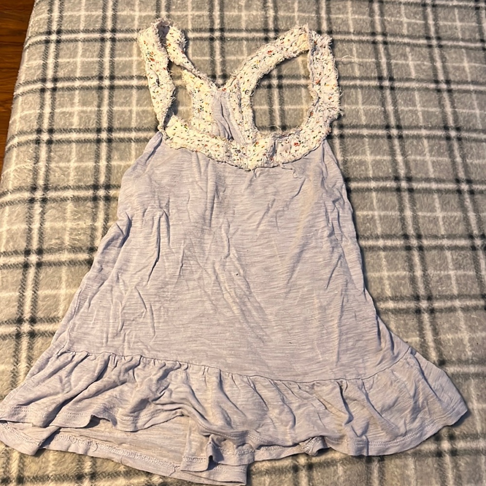 Tresics: Pale blue tank, white trim with small flowers, S
